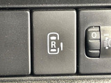 【パワースライドドア】スマートキーや運転席のスイッチでスライドドアの開閉が可能♪電動だから力を入れてドアを開ける必要が無く、小さいお子様でも、重い荷物を持っている時もラクに開け閉めできます♪