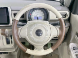【純正革巻きステアリング】上質な革を使用することで、手にしっかり馴染みとても運転しやすいハンドルです♪