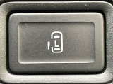 【パワースライドドア】スマートキーや運転席のスイッチでスライドドアの開閉が可能♪電動だから力を入れてドアを開ける必要が無く、小さいお子様でも、重い荷物を持っている時もラクに開け閉めできます♪