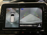 【アラウンドビューモニター】車を上から見下ろしているかのような映像で周囲の状況がひと目で確認、狭い駐車場に駐車するときも安心です♪