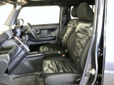 高いホールド性で運転姿勢が安定します。長距離ドライブでも疲れにくいのが魅力です。快適なドライビングライフをお送りください♪