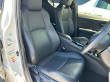 運転する人の体をしっかり支えるシート!疲れないシートで適正な運転姿勢を保てます。安全運転にも繋がりますね。