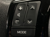 ステアリングにオーディオ操作スイッチが付いています。オーディオ画面に直接タッチしなくても操作が出来ます。