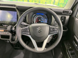 インテリアに合わせたデザインのステアリングは、運転される方のことも考え、運転しやすい形状、大きさです。是非一度、実際に触ってお確かめください。