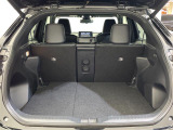 【トランク】積み込みやすくて、たっぷり積める荷室です。シートアレンジできるものは、乗車人数と荷物の量や大きさによってシートを動かすことができるので、より快適なドライブが可能です!