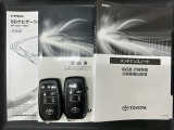 スマートキーは鍵をバッグに入れたままでもドアロックの開閉やエンジンのON・OFFができます。夜間や雨の日も鍵を探さなくて良いので便利です。
