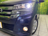 【LEDヘッドライト】悪天候や夜間走行時も良好な視界を確保し安心して運転できる高輝度LEDヘッドライトを装備!点灯速度が早く、消費電力も抑えられています。