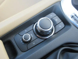 マツダコネクトを操作するコマンダーコントロールです。運転中に自然と手の触れる位置に配置されています。