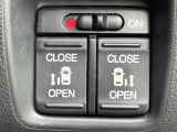 【両側パワースライドドア】スマートキーや運転席のスイッチで後席両側スライドドアの開閉が可能♪電動だから力を入れてドアを開ける必要が無く、小さなお子様でも簡単に開け閉めでき快適です♪
