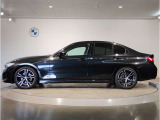 BMWではロングホイールベースの採用をしており、すべての車種に適用され、走行中の安定感の向上されております。また室内空間の広さにも貢献しております。