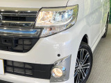 【LEDヘッドライト】悪天候や夜間走行時も良好な視界を確保し安心して運転できる高輝度LEDヘッドライトを装備!点灯速度が早く、消費電力も抑えられています。