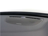 【harman/kardon】世界のオーディオファン垂涎のプレミアムサウンドシステムを搭載。原音に近い音場空間を忠実に再現。乗る人すべてに最良の音響体験を提供します。