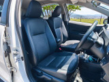 運転席のシートはホールド性に優れ疲れませんよ!