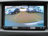バックカメラ付き☆バックする際に後方の様子をナビモニターに表示してくれます!運転席にいながら、後方確認が出来るので、バック駐車がスムーズに行えます◎