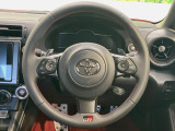 【純正革巻きステアリング】上質な革を使用することで、手にしっかり馴染みとても運転しやすいハンドルです♪