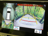 【パノラミックビューモニター】専用のカメラにより、上から見下ろしたような視点で360度クルマの周囲を確認することができます☆死角部分も確認しやすく、狭い場所での切り返しや駐車もスムーズに行えます。