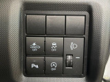 【スマートアシスト】走行中に前方の車両等を認識し、衝突しそうな時は警報とブレーキで衝突回避と被害軽減をアシスト。より安全にドライブをお楽しみいただけます。