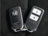 ◆スマートキー◆カギをバッグやポケットに入れたままでもドアロックの開閉ができる『スマートキー』付き!雨天や暗くなってもカギを取り出す必要がなくドアの開錠&エンジンも始動できます