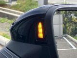 レーンチェンジアシストシステム。後方死角ゾーンの車両を検知することで、ミラー内側のインジケーターが点灯、安全な車線変更をサポート。