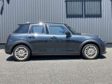 MINI正規ディーラーならではの品質の高い認定中古車を常時20台以上展示しております。