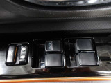 運転席はオートパワーウィンドウ☆窓の全閉全開が自動で出来るので便利ですよ♪