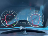 スッキリしたデザインのメーターは運転時の視線移動が少なくて済むので、安全性にも一役かってくれます。