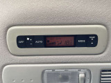 後席オートエアコン付きで車内も快適です!