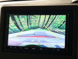 【バックカメラ】駐車時に後方がリアルタイム映像で確認できます。大型商業施設や立体駐車場での駐車時や、夜間のバック時に大活躍!運転スキルに関わらず、今や必須となった装備のひとつです!