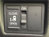 【パワースライドドア】スマートキーや運転席のスイッチでスライドドアの開閉が可能♪電動だから力を入れてドアを開ける必要が無く、小さいお子様でも、重い荷物を持っている時もラクに開け閉めできます♪