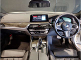 ☆センターパネルを運転席側に僅かに傾けたBMW独特のインパネ☆【駆け抜ける歓び】はここからもスタートしております☆