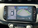 【アラウンドビューモニター】周囲を見渡せる映像で、スムースな駐車をサポートします