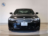 BMW代表的な特徴のキドニーグリル。BMWのすべてのモデルに採用され、BMWらしさを強調しております。