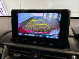 リバースギアに入れるだけで後方の表示へ切り替わります。夜間や雨の日の駐車も楽になりますよ。