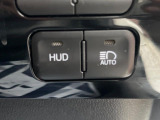 【ヘッドアップディスプレイ】現在の速度や走行情報をデジタル表示で運転席前方のガラスに投影!運転中、目線をずらさず必要な情報を確認できるのでとっても便利で安心!