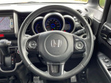【純正革巻きステアリング】上質な革を使用することで、手にしっかり馴染みとても運転しやすいハンドルです♪