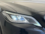 【三眼LEDヘッドライト】スタイリッシュな見た目の三眼LEDヘッドライトを装備♪スタイルだけでなく、夜間の走行も視界良好で安心してお乗りいただけます。