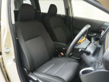運転しやすいポジションのフロントシートです。
