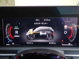 e-POWER専用メーターはモーター出力、エネルギーフロー表示、各種燃費表示機能、バッテリー残量、デジタル時計、航続可能距離、サービスインターバルなどが表示されます。