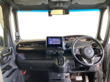 フロントガラスが大きく、ワイドな視界で運転もしやすくなるように設定されています。