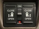 【両側パワースライドドア】両側がパワースライドドアになっており、運転席のスイッチやスマートキーでも開閉が可能です!開口部も広いので乗り降りも楽々♪