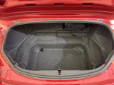 【トランク】積み込みやすくて、たっぷり積める荷室です。シートアレンジできるものは、乗車人数と荷物の量や大きさによってシートを動かすことができるので、より快適なドライブが可能です!