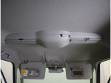 前席上部に付いているスリムサーキュレーターで室内の空気を循環させエアコンの効きをサポート☆後席でも快適にお過ごしいただけます♪