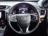 ハンドル左側にはオーディオ操作が出来るオーディオリモートコントロールスイッチ、右側にはHonda SENSINGとオートクルーズコントロールのスイッチを装備!長距離運転や高速道路の運転では大活躍です!