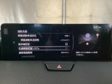 車線逸脱警報システムは、走行中にカメラで車線を検知して、自車が車線から逸脱する可能性があると判断した場合に、警報によりドライバーに通知します。