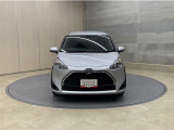 お車購入のポイントとなるフロントマスクです!シャープな目つきが印象的なデザインのヘッドランプです。
