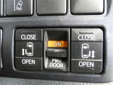 電動スライドドアのスイッチで車内からもスライドドアの開閉ができます。イージークローザー機能で半ドアになることも防止してくれます。