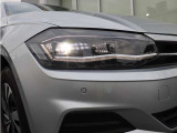 LEDヘッドライト(オートハイトコントロール機能付)を装備。車両姿勢に応じて照射位置を自動調整。LEDポジションランプとの組み合わせで先進的なフロントフェイスを演出します。