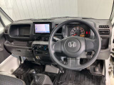 運転席からの視界が左右に広く隅々まではっきりと見渡せます。車の前端も把握しやすく安心して運転できます。