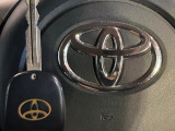 【キーレス】少し離れた場所からでもボタン一つでドアの開錠・施錠ができるのでとっても便利!ドアの鍵穴周りに傷をつけることもありません♪