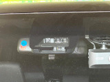 【プリクラッシュセーフティ】前方の車両等を検知し、衝突しそうな時は警報で注意を促し、ブレーキを踏む力をサポート。ブレーキを踏めなかった場合は衝突被害軽減ブレーキが作動、衝突回避をサポートします。